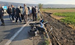 Viraja hızlı giren otomobil ve motosiklet ardı ardına kaza yaptı: 1 yaralı