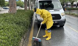 Didim'de yağış sonrası mazgallar temizlendi