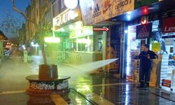 Didim Belediyesi'nden Cumhuriyet Caddesi’nde sabah temizliği