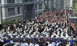 CHP İstanbul İl Başkanlığı önünde tarihi bir dayanışma başladı