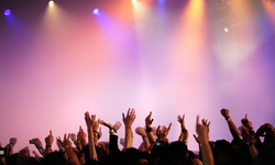 Ünlülerin yılbaşı ücretleri dudak uçuklattı