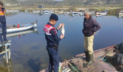 Jandarma, Bafa Gölü’nde balık avcılarını denetledi