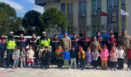 Didim'de ekipler miniklere jandarmayı tanıttı
