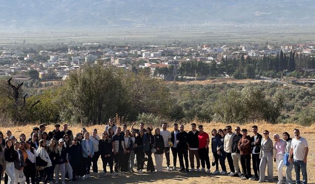 Atça’da öğrencilerden doğa yürüyüşü