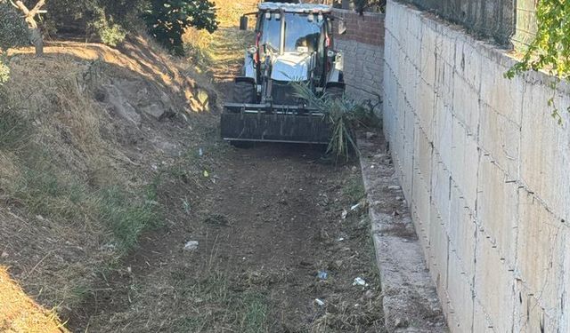 Didim Belediyesi ilçedeki kanalları temizliyor