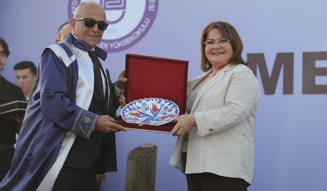 Başkan Gençay, gençlerin mezuniyet heyecanına ortak oldu