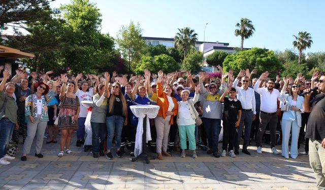 Başkan Gençay belediye personeliyle bayramlaştı: "İyi ki varsınız"