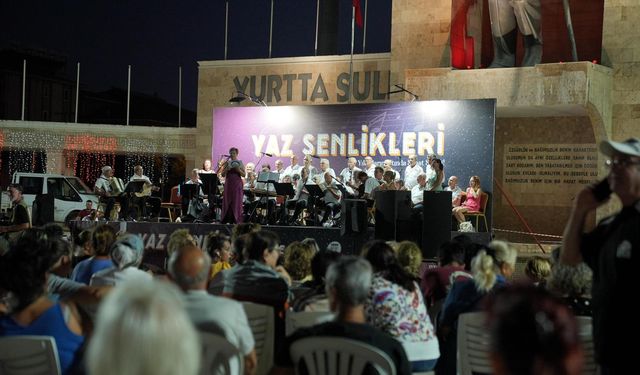 Didim Belediyesi'nin yaz şenliklerinde Türk Sanat Müziği rüzgarı