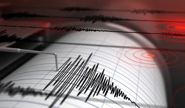 Balıkkesir'de 4,9 büyüklüğünde deprem! Aydın'da da hissedildi