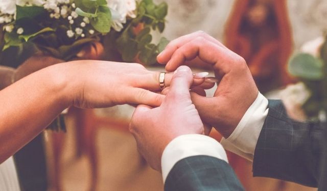 Boşanan kadınların yeniden evlenebilmek için 300 gün bekleme itirazına ret!
