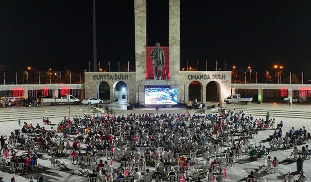 Didimliler, Dev Adamların tarihi mücadelesini kent meydanında omuz omuza izledi