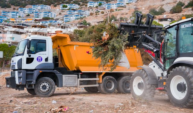 Akbük'te temizlik çalışmaları hız kesmeden devam ediyor!