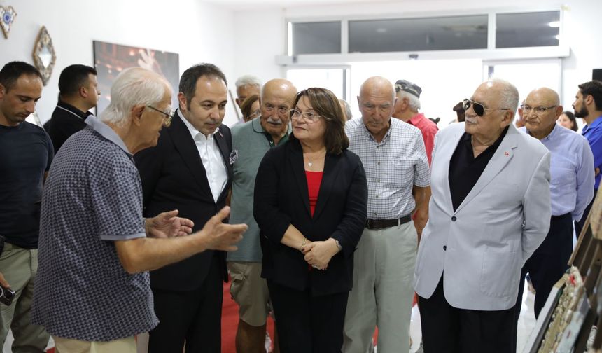 Okay Göçer’in “Dekoratif Ayna Seramik, Cam Mozaik” sergisi Didim’de açıldı