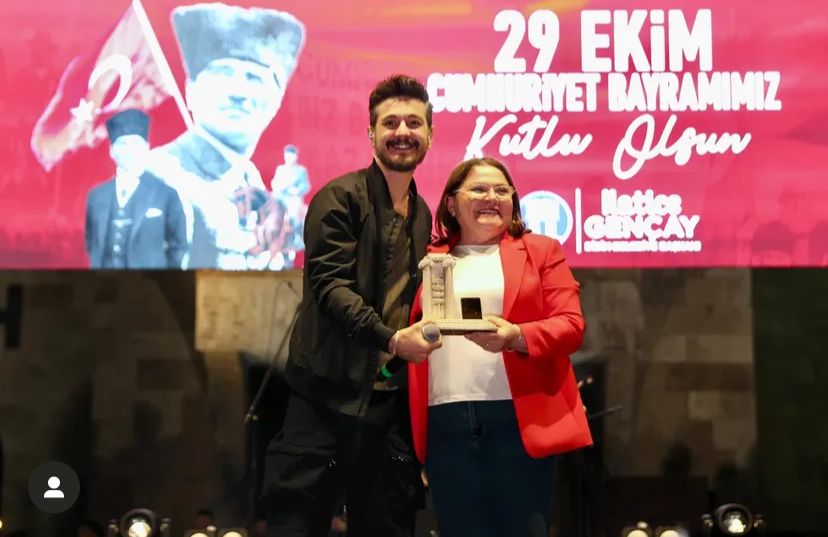 Didim'de Cumhuriyet'in 101. yılından renkli görüntüler