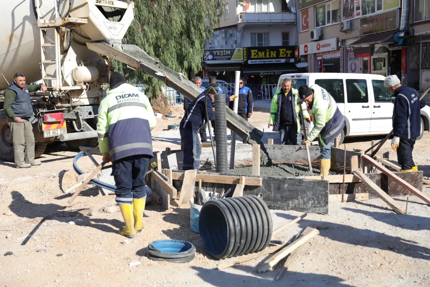 Başkan Gençay, Kent Lokantasi’ndaki̇ Çalişmalari İnceledi̇ (3)